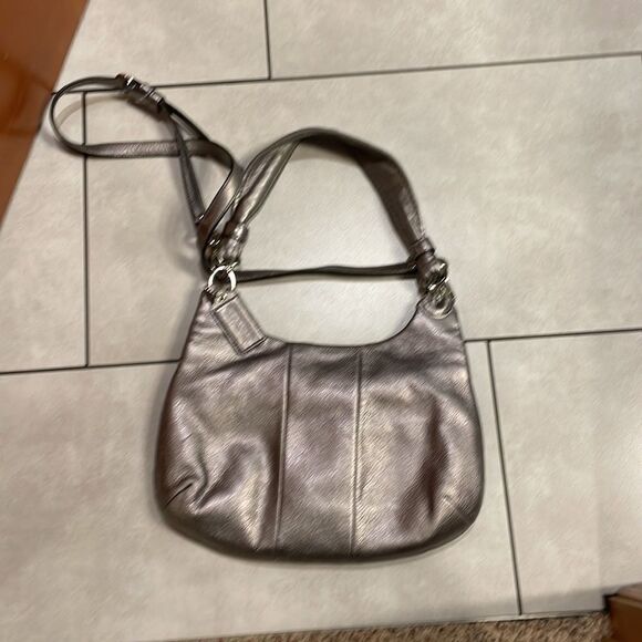 Coach metallic silver purse with double straps - Picture 4 of 14